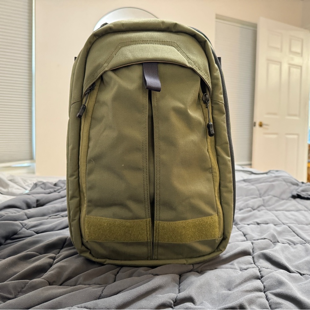Vertx EDC Commuter Sling + Accessories